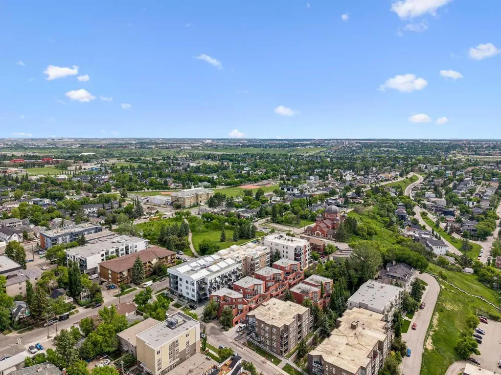 718 5 Street NE Calgary AB T2E 3W8