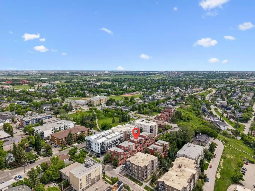 718 5 Street NE Calgary AB T2E 3W8