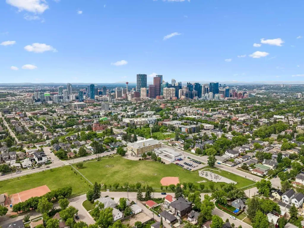 718 5 Street NE Calgary AB T2E 3W8