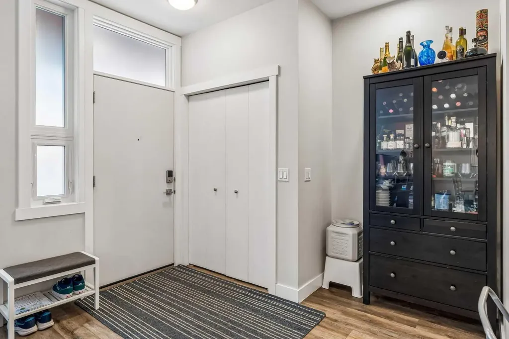 718 5 Street NE Calgary AB T2E 3W8