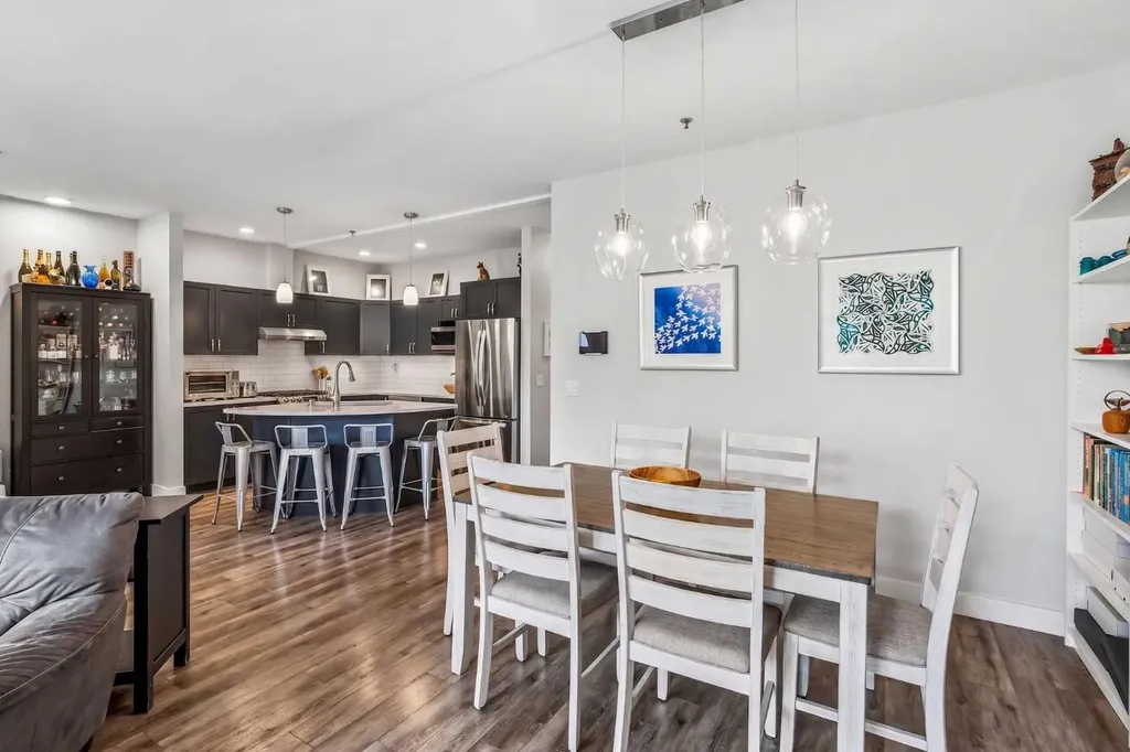 718 5 Street NE Calgary AB T2E 3W8