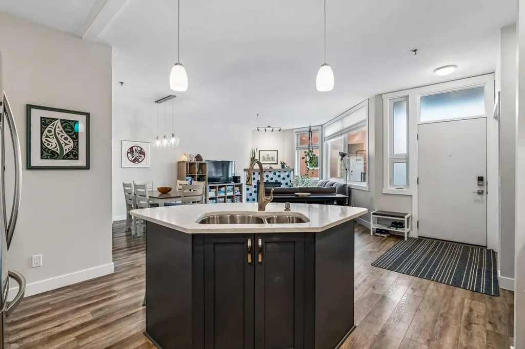 718 5 Street NE Calgary AB T2E 3W8