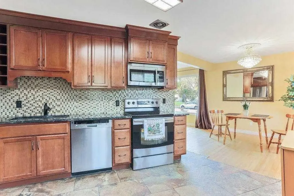 4604 Brisebois Drive NW Calgary AB T2L2G4