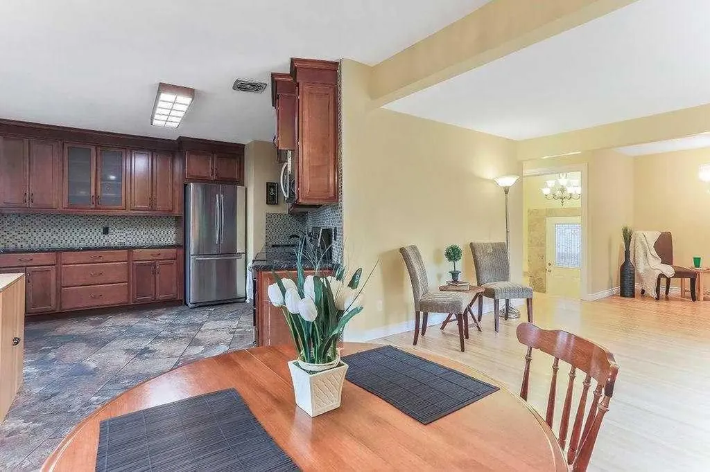 4604 Brisebois Drive NW Calgary AB T2L2G4