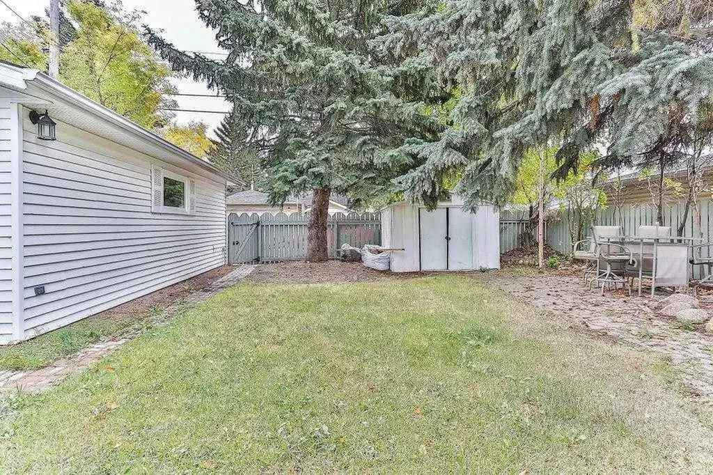 4604 Brisebois Drive NW Calgary AB T2L2G4