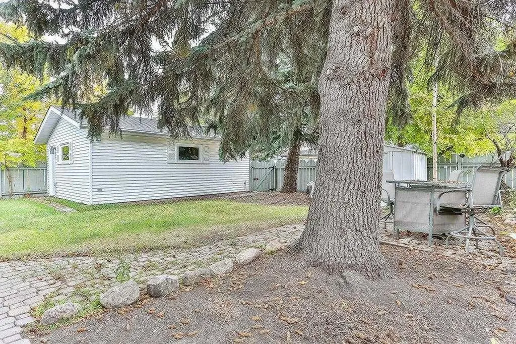 4604 Brisebois Drive NW Calgary AB T2L2G4