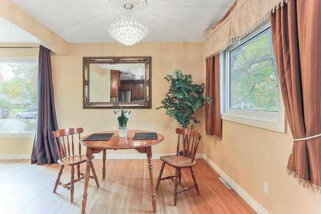 4604 Brisebois Drive NW Calgary AB T2L2G4