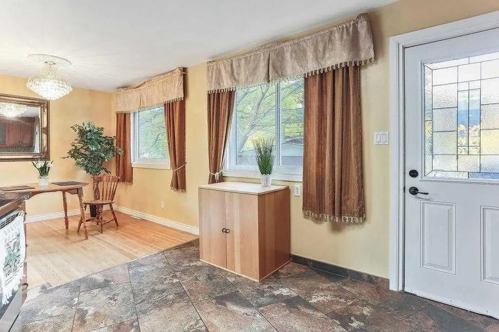 4604 Brisebois Drive NW Calgary AB T2L2G4
