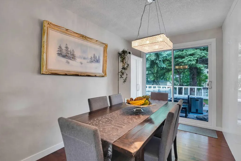 5212 Valiant Drive NW Calgary AB T3A 0Y7