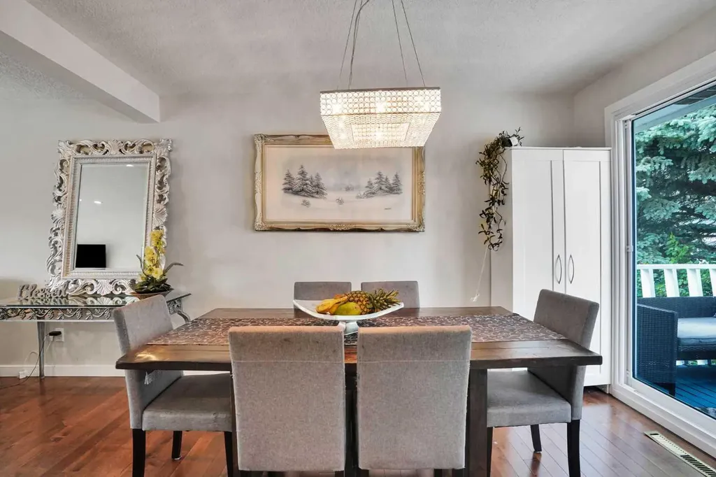 5212 Valiant Drive NW Calgary AB T3A 0Y7