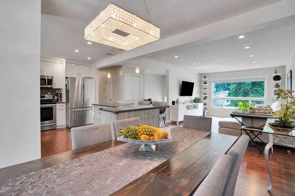 5212 Valiant Drive NW Calgary AB T3A 0Y7