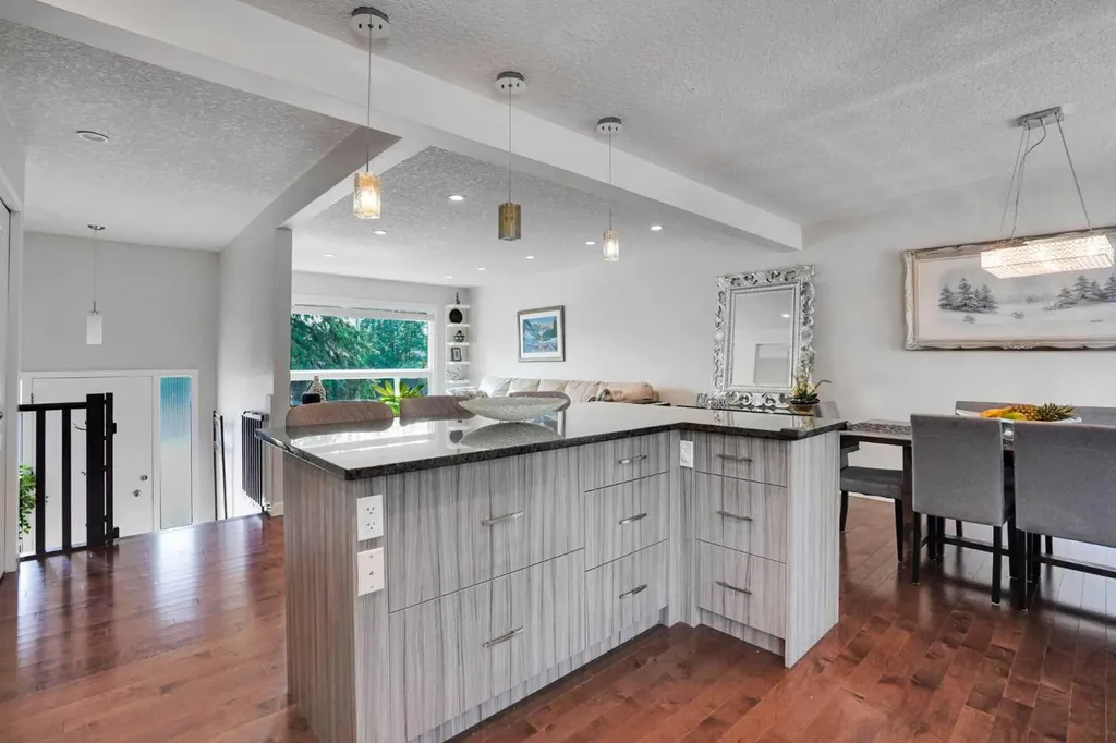 5212 Valiant Drive NW Calgary AB T3A 0Y7