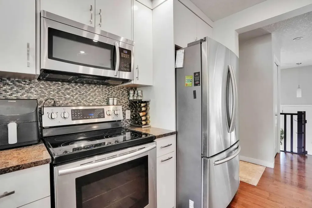 5212 Valiant Drive NW Calgary AB T3A 0Y7