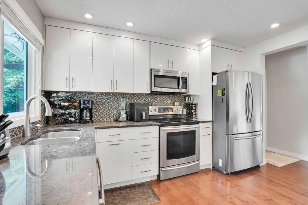 5212 Valiant Drive NW Calgary AB T3A 0Y7
