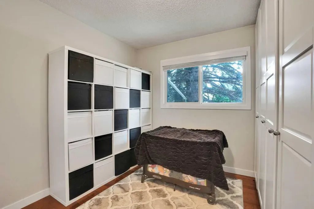 5212 Valiant Drive NW Calgary AB T3A 0Y7