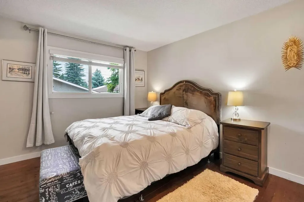 5212 Valiant Drive NW Calgary AB T3A 0Y7