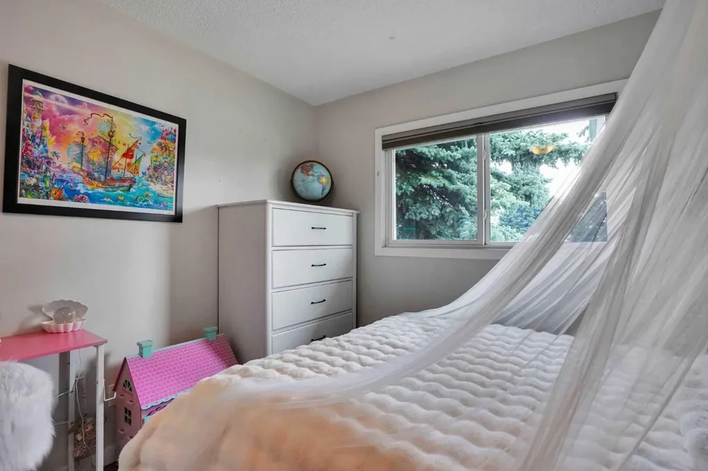 5212 Valiant Drive NW Calgary AB T3A 0Y7