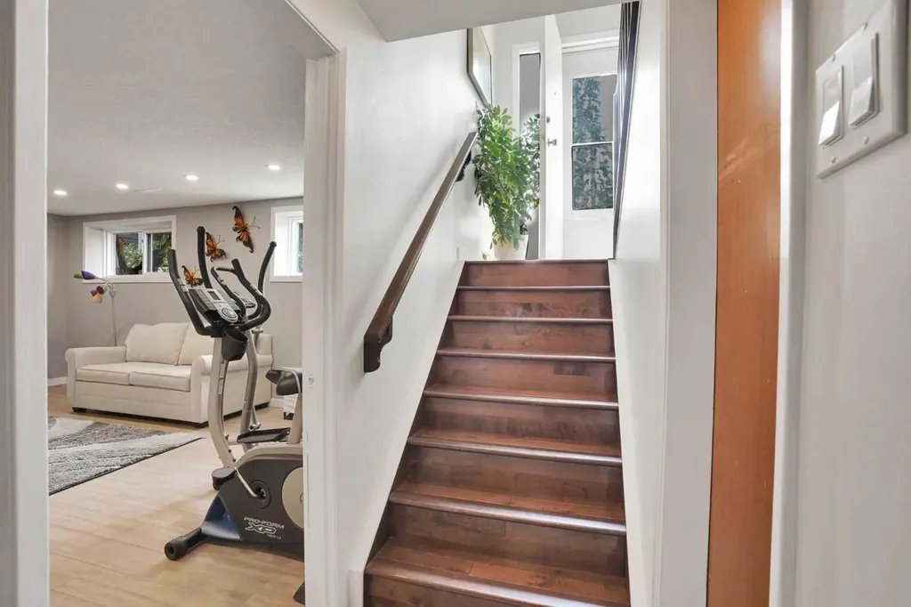 5212 Valiant Drive NW Calgary AB T3A 0Y7
