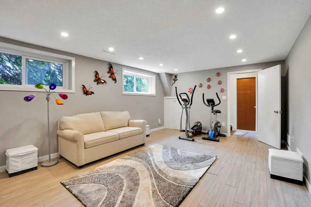 5212 Valiant Drive NW Calgary AB T3A 0Y7