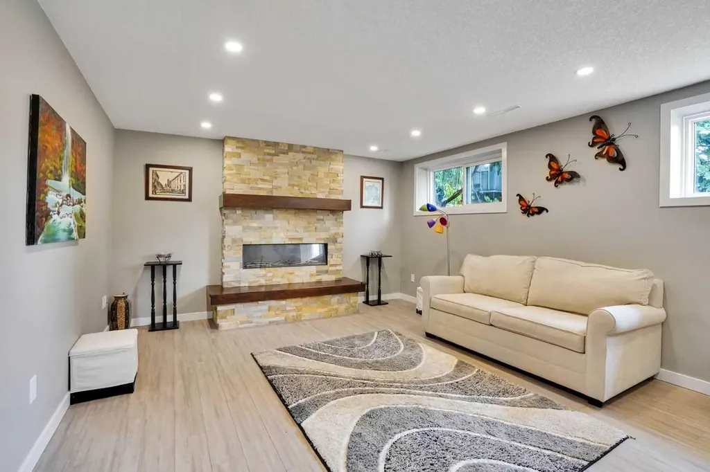 5212 Valiant Drive NW Calgary AB T3A 0Y7