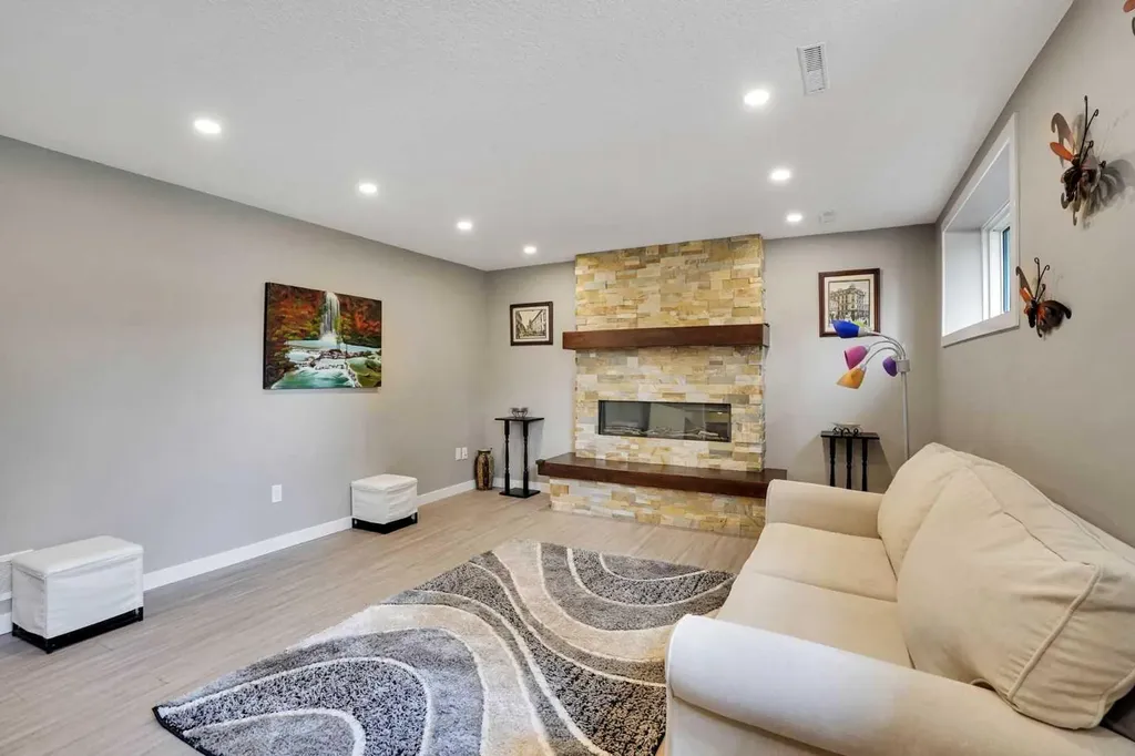 5212 Valiant Drive NW Calgary AB T3A 0Y7