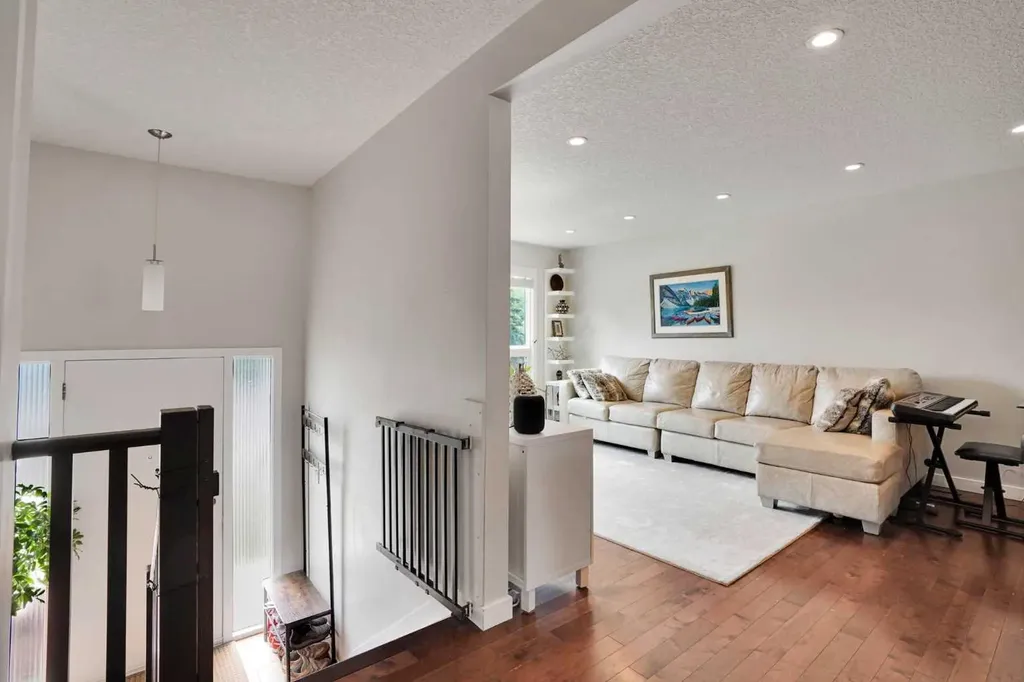 5212 Valiant Drive NW Calgary AB T3A 0Y7