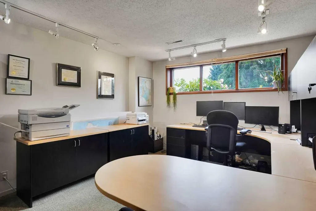 5212 Valiant Drive NW Calgary AB T3A 0Y7