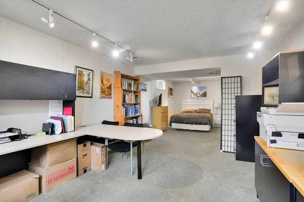 5212 Valiant Drive NW Calgary AB T3A 0Y7