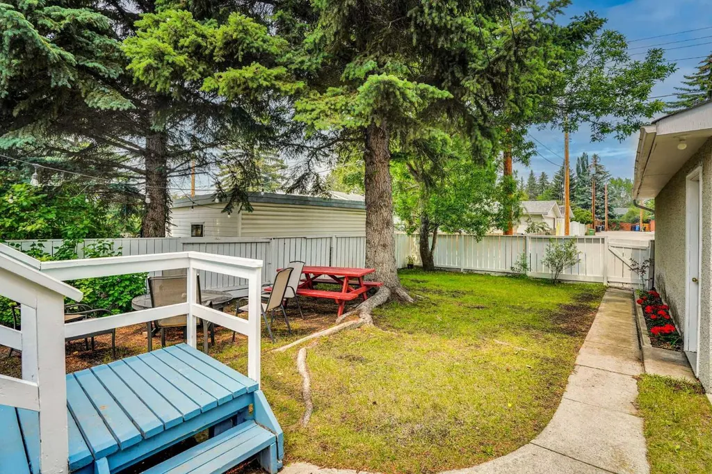5212 Valiant Drive NW Calgary AB T3A 0Y7