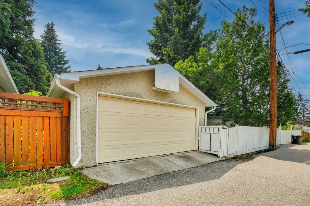 5212 Valiant Drive NW Calgary AB T3A 0Y7