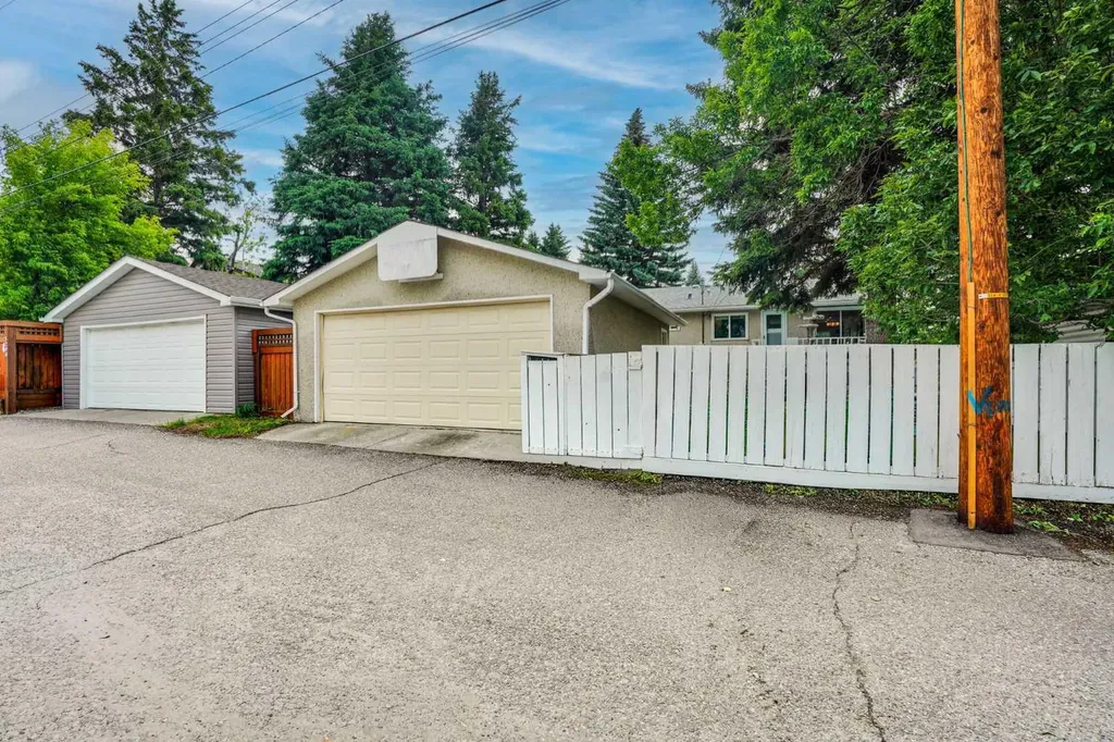 5212 Valiant Drive NW Calgary AB T3A 0Y7