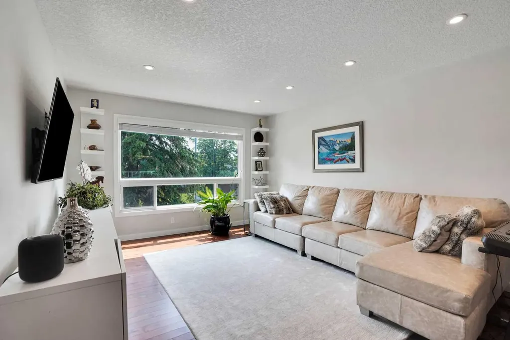 5212 Valiant Drive NW Calgary AB T3A 0Y7