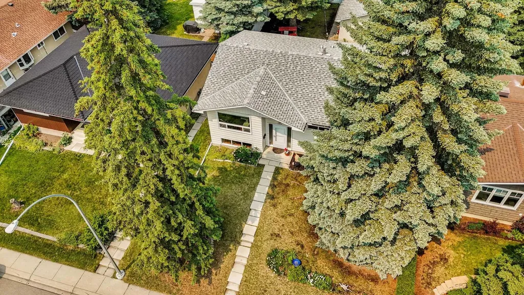 5212 Valiant Drive NW Calgary AB T3A 0Y7