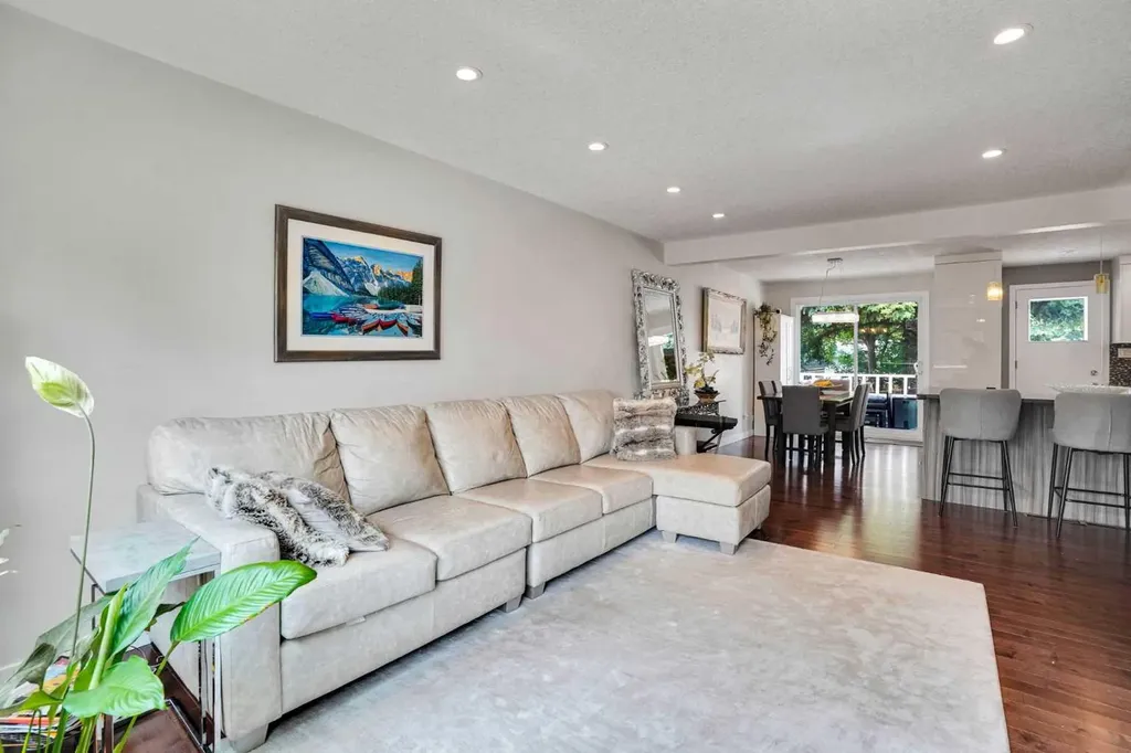 5212 Valiant Drive NW Calgary AB T3A 0Y7