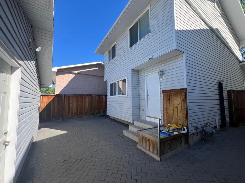 107 Sunbank Way SE Calgary AB T2X 2A5