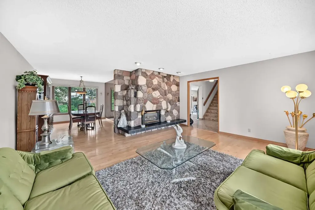 3407 50 Street NW Calgary AB T3A 0E3