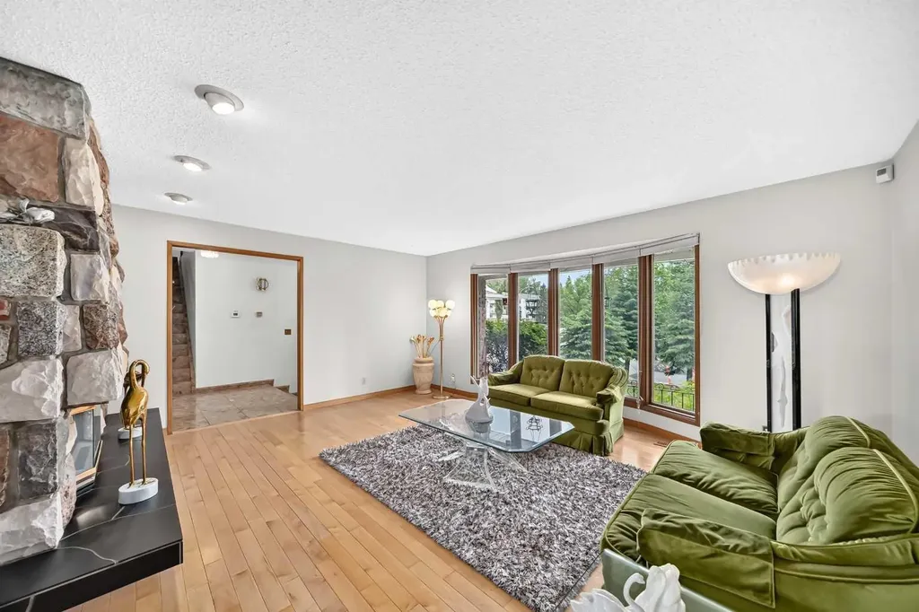 3407 50 Street NW Calgary AB T3A 0E3