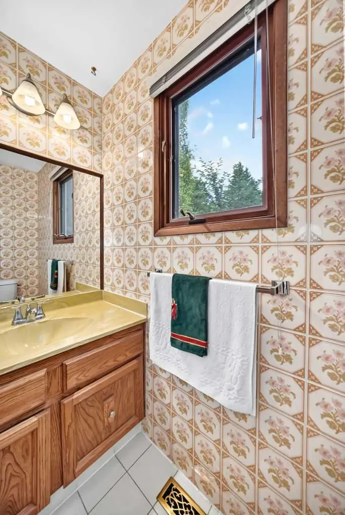 3407 50 Street NW Calgary AB T3A 0E3