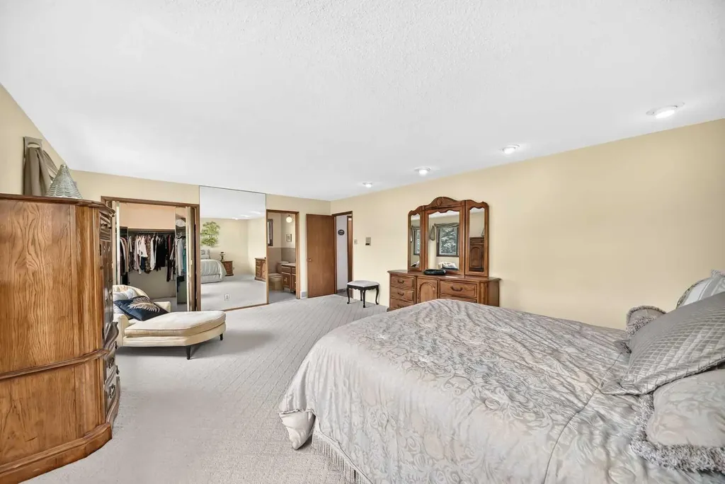 3407 50 Street NW Calgary AB T3A 0E3