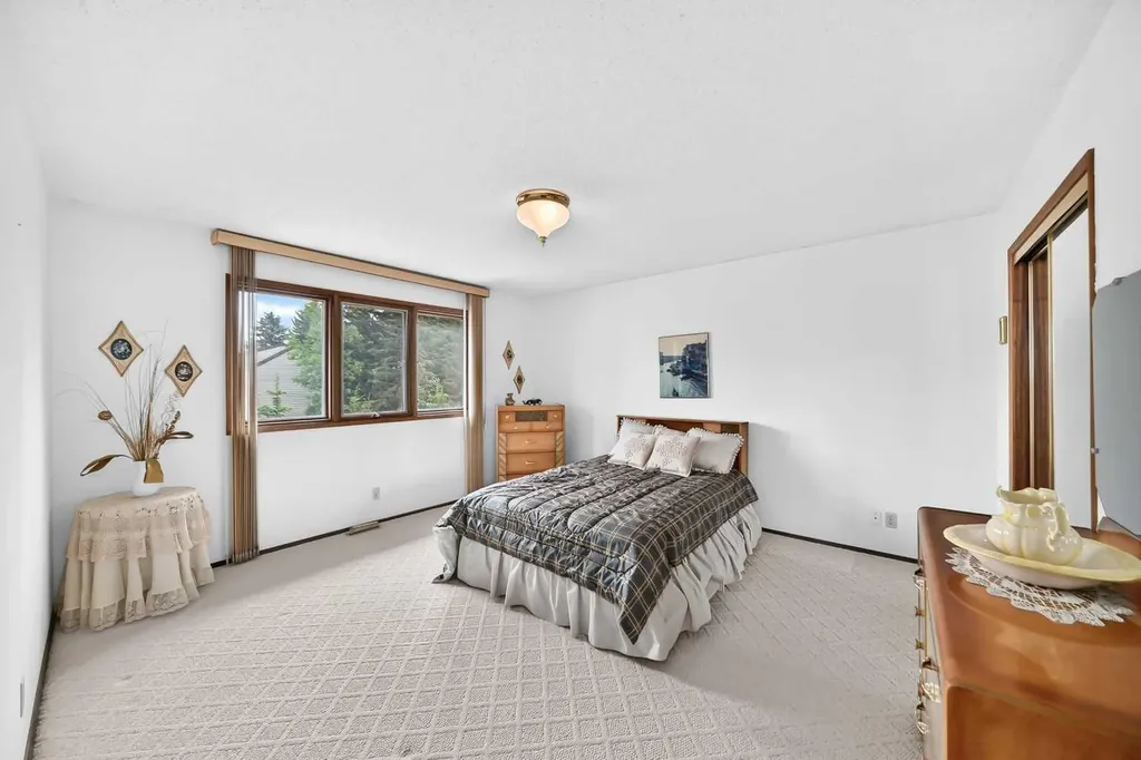 3407 50 Street NW Calgary AB T3A 0E3