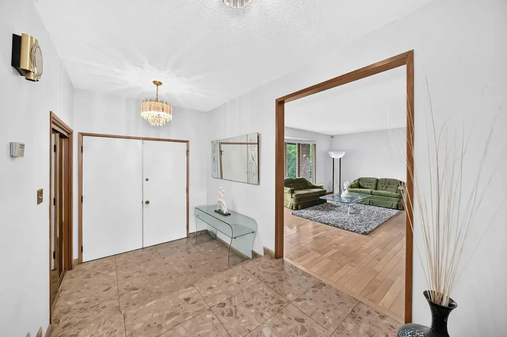 3407 50 Street NW Calgary AB T3A 0E3