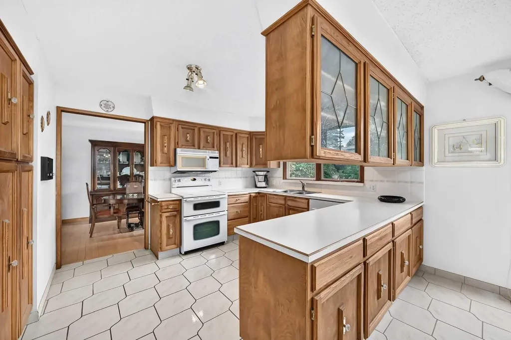 3407 50 Street NW Calgary AB T3A 0E3