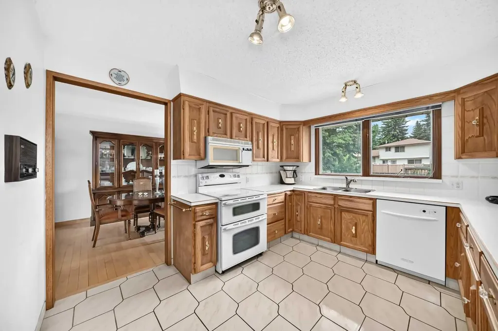 3407 50 Street NW Calgary AB T3A 0E3