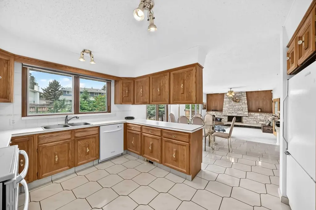 3407 50 Street NW Calgary AB T3A 0E3