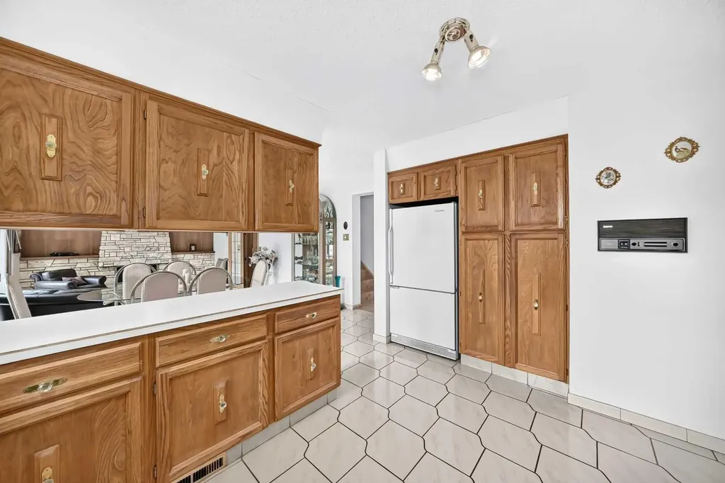3407 50 Street NW Calgary AB T3A 0E3
