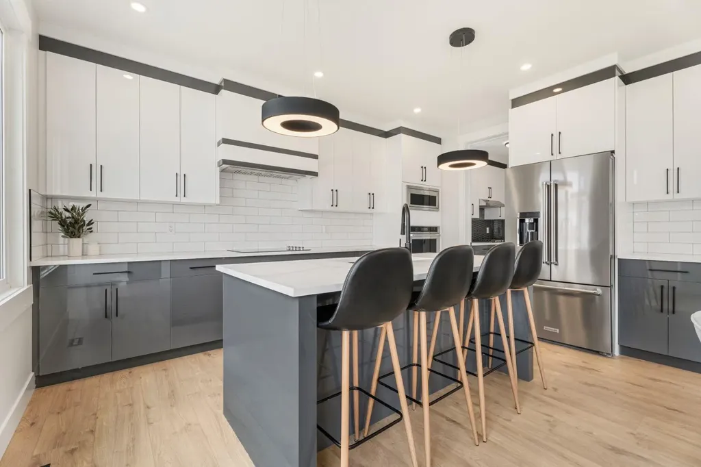 22 Cimarron Estates Gate Okotoks AB T1S 0M9