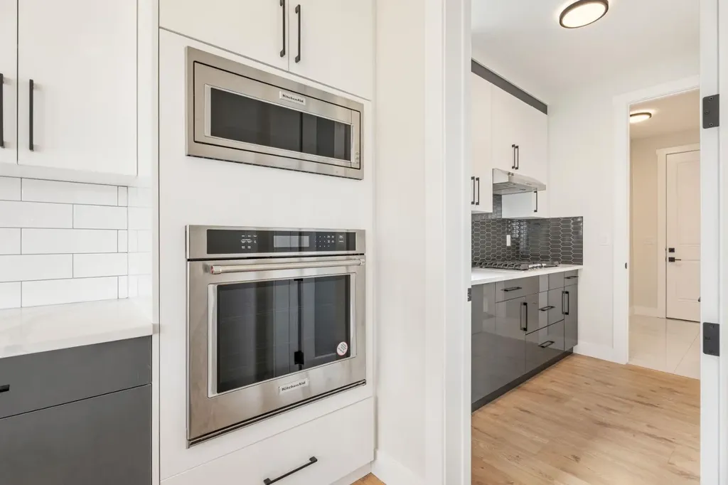 22 Cimarron Estates Okotoks AB T1S 0M9