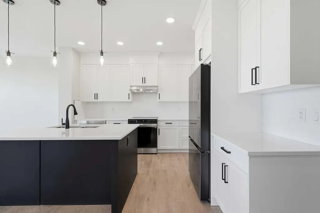 439 Kinniburgh Loop Chestermere AB T1X 3C4