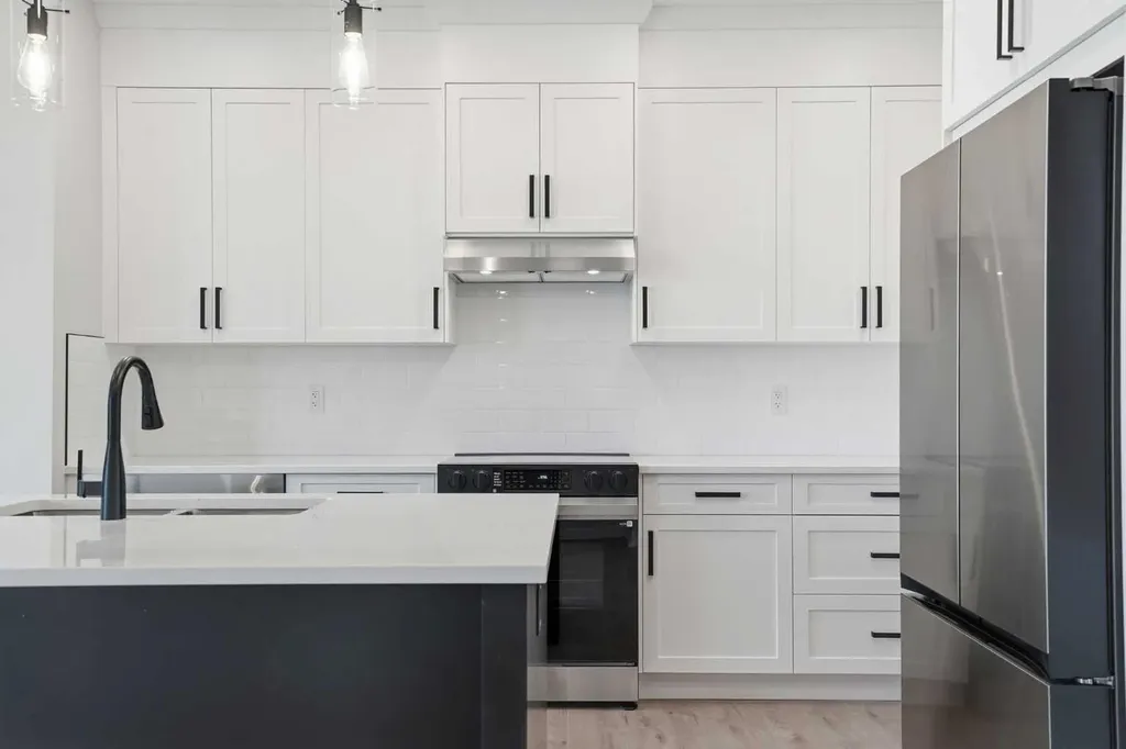 439 Kinniburgh Loop Chestermere AB T1X 3C4