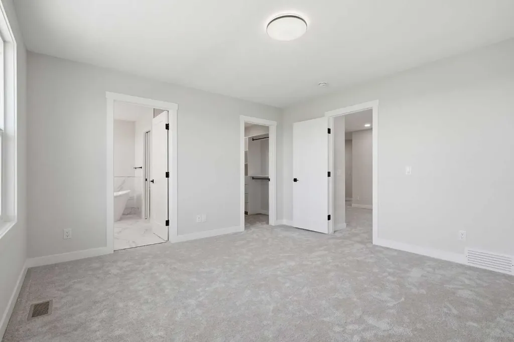 439 Kinniburgh Loop Chestermere AB T1X 3C4